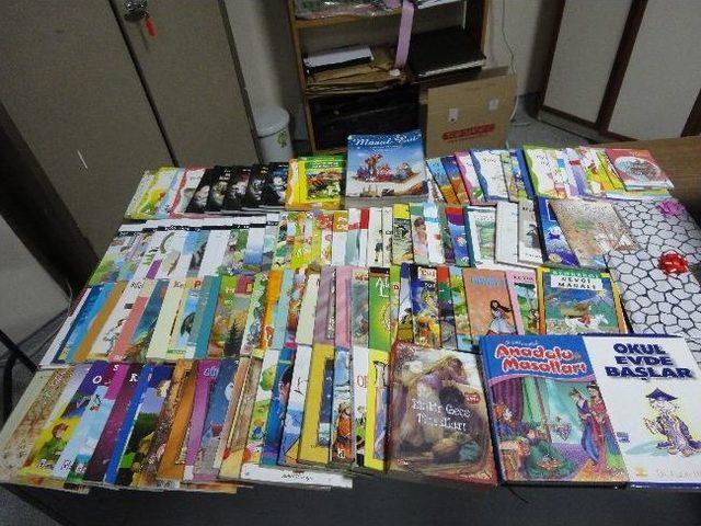 Hayvanseverler Topladıkları Kitapları K&ouml;şkl&uuml; &Ccedil;ocuklara G&ouml;t&uuml;rd&uuml; 1