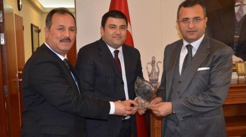 Gen&ccedil; Girişimcilerden Vali Demir&rsquo;e Ziyaret