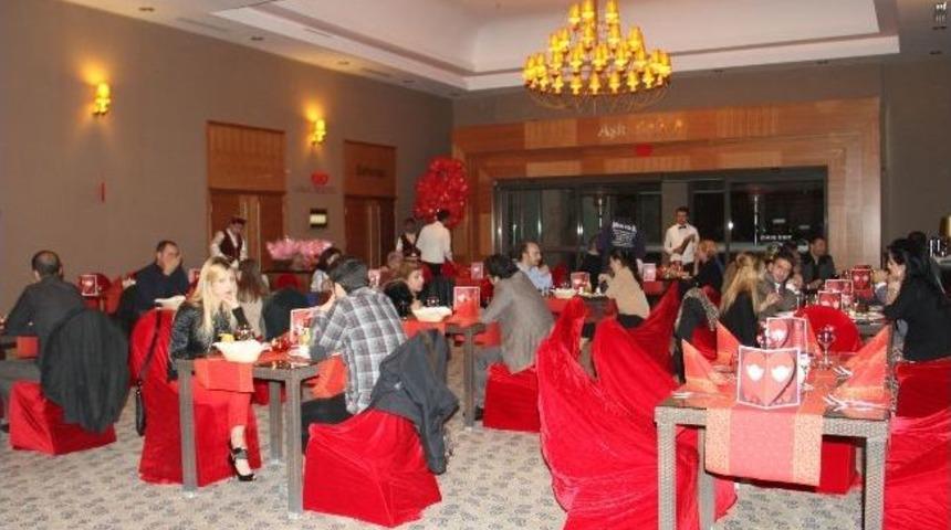 Van&rsquo;da Beş Yıldızlı Sevgililer G&uuml;n&uuml;