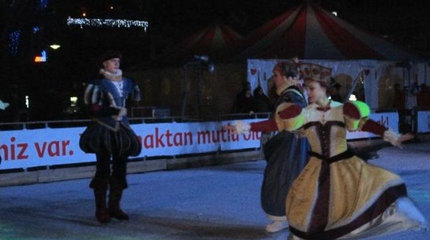 Rus Dansçıların Buzda Dansı Büyüledi