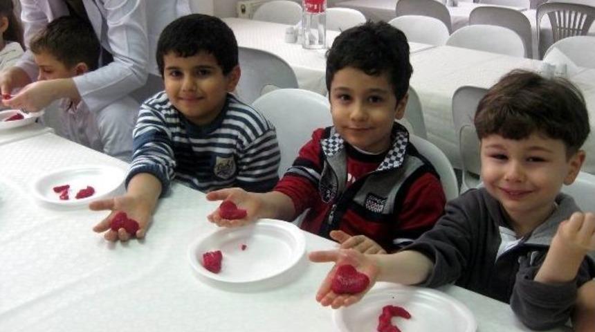 Minik &Ouml;ğrencilerden Sevgi Kurabiyesi