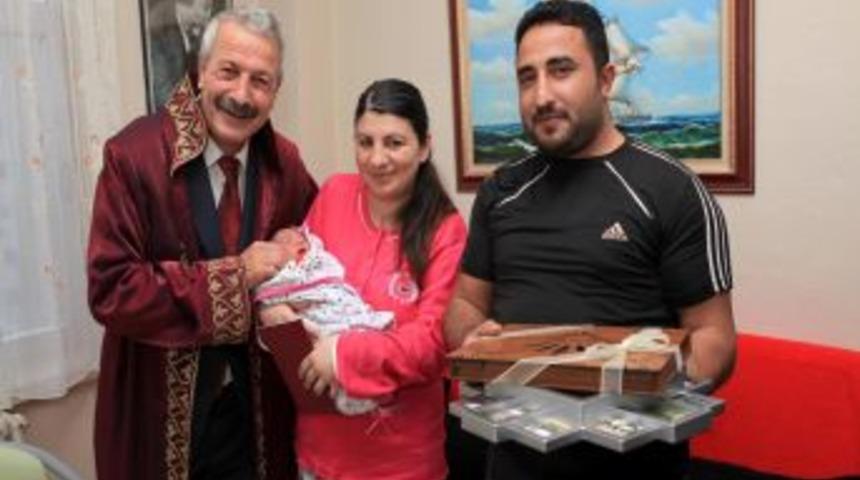 İzmir'de 48 Çifte Toplu Nikah Kıyıldı