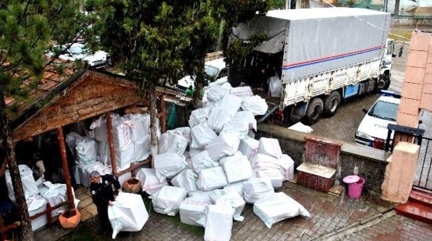 Kırşehir'de Bir Kamyon Ka&ccedil;ak Sigara Ele Ge&ccedil;irildi