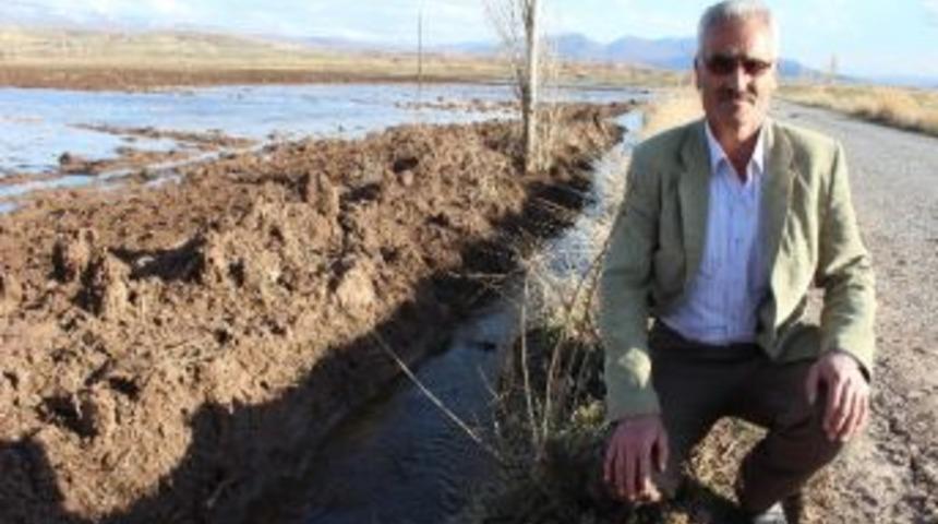 Beyşehir&rsquo;de A&ccedil;ılan Tahliye Kanalları &Ccedil;ift&ccedil;iyi Rahatlattı