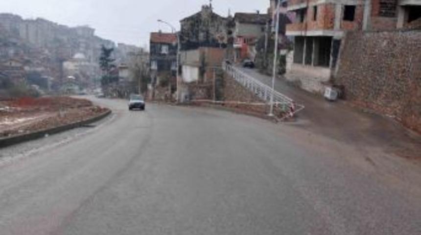 Miralay M&uuml;mtaz Caddesi'ne Asfalt D&ouml;k&uuml;ld&uuml;