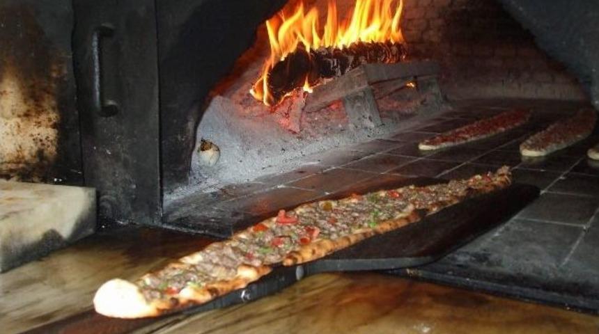 Vali Yılmaz Fırında Maharetlerini Sergiledi