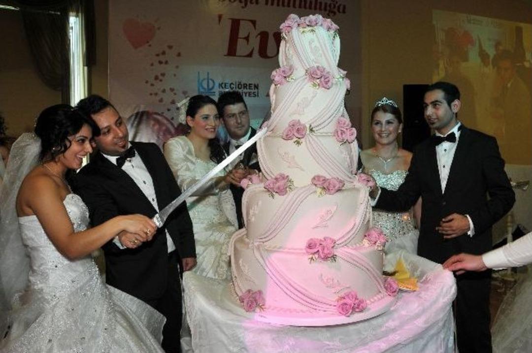 Başkan Ak, 14 Şubat&rsquo;ta 14 &Ccedil;ifti Evlendirdi