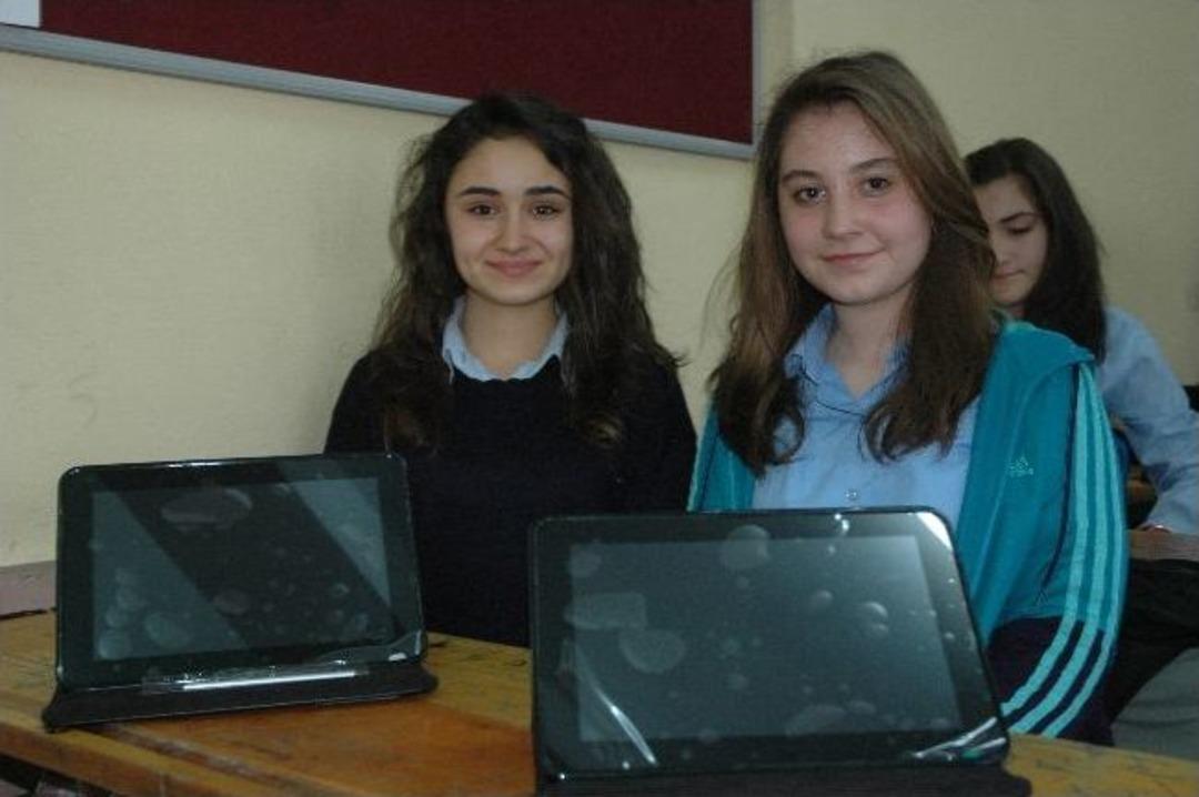 &Ccedil;orlu Kaymakamı Hulusi Doğan Fatih Projesi Kapsamında &Ouml;ğrencilere Tablet Bilgisayar Dağıttı