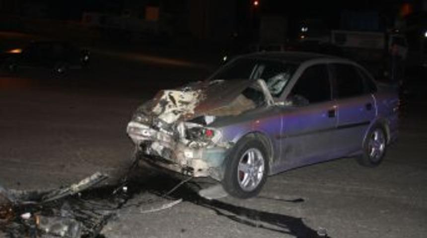 Motosiklet Ile Otomobil &Ccedil;arpıştı: 1 &Ouml;l&uuml;, 1 Yaralı