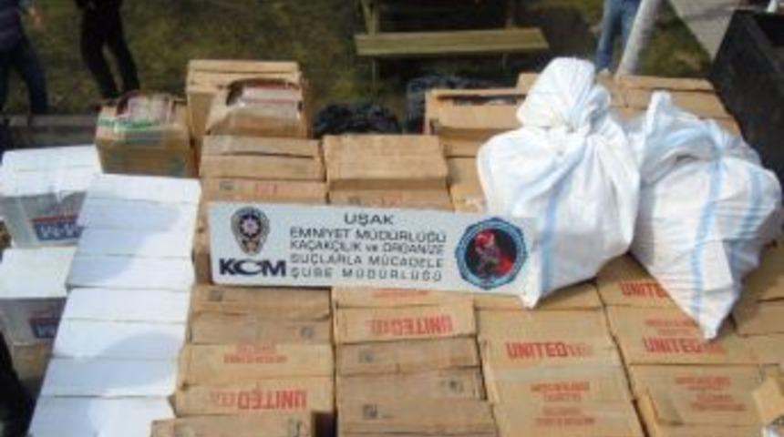 Uşak'ta TIR Dorsesinde 50 Bin Paket Ka&ccedil;ak Sigara Ele Ge&ccedil;irildi