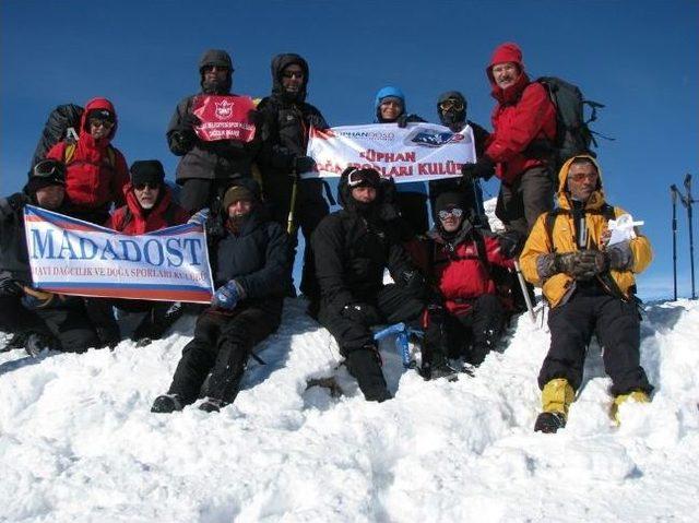 Konaklı Dağcılar Ağrı Dağında Zirve Yaptı 1