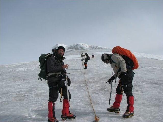 Konaklı Dağcılar Ağrı Dağında Zirve Yaptı 2