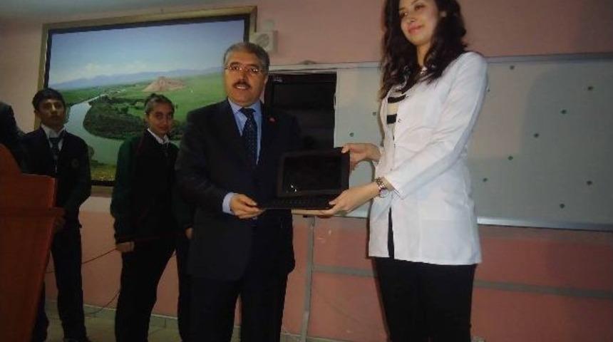 Muş&rsquo;ta &Ouml;ğrenci Ve &Ouml;ğretmenlere Tablet Bilgisayar Dağıtıldı
