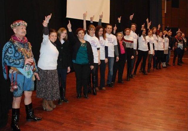 Adü’lü Gençler Kadına Şiddeti Dansla Protesto Etti