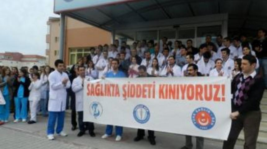 Sağlık &Ccedil;alışanlarından Şiddet Olaylarına Tepki