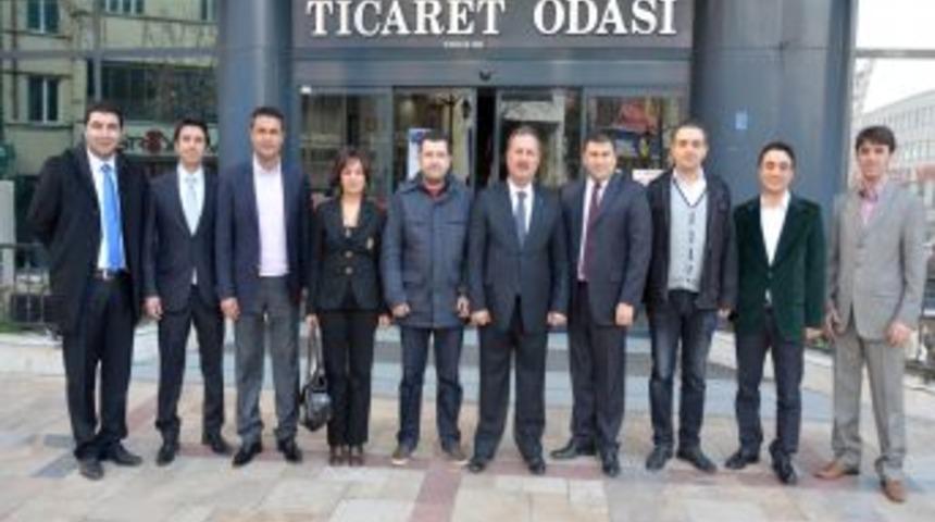 &Ouml;zer: Gen&ccedil; Girişimcileri Gen&ccedil; Takımımız Olarak G&ouml;r&uuml;yoruz