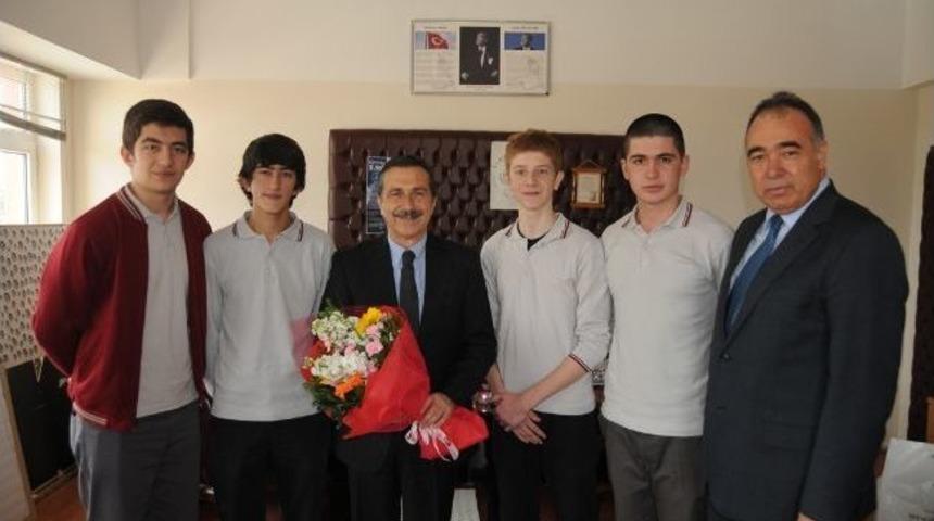 Başkan Ata&ccedil; Başarılı &Ouml;ğrencileri Ziyaret Etti
