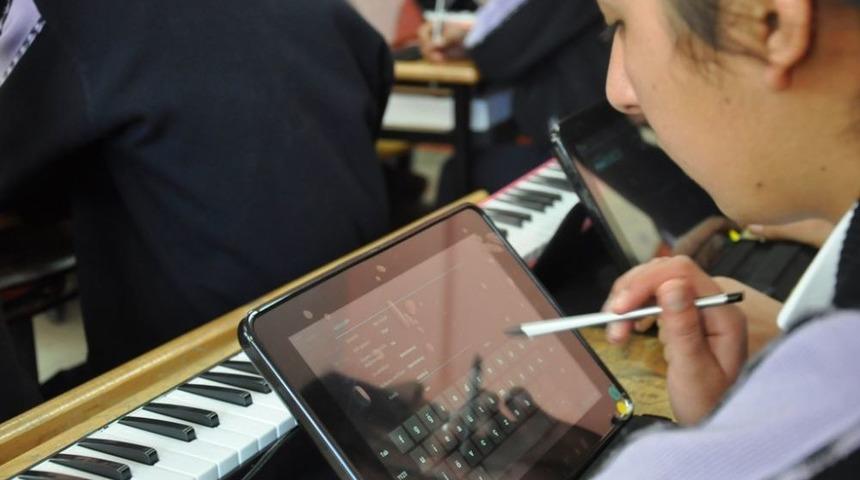 Şırnak Merkezde &Ouml;ğrencilere Tablet Bilgisayar Dağıtıldı