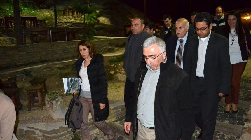 Bakan &Ccedil;elik, 20 Kişilik Ekibini G&ouml;nderdi