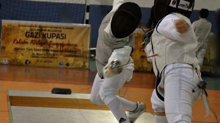 Gazi Kupası&rsquo;na Eskrim, Karate Ve Tekvando Turnuvası Damgasını Vurdu