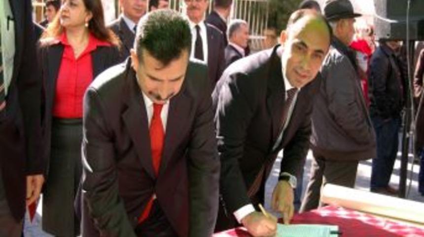 &Uuml;niversite I&ccedil;in Atılan Imzalar On Binleri Aştı