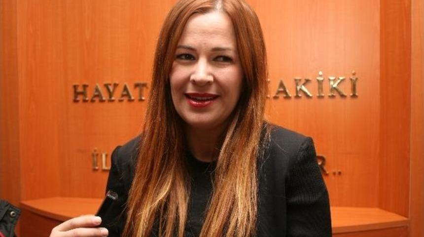 Hale Caneroğlu, K&uuml;t&uuml;phane A&ccedil;ılışına Katıldı