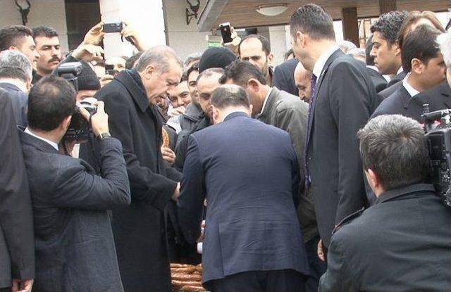 Başbakan Erdoğan Cuma Namazını Beştepe Camii'nde Kıldı