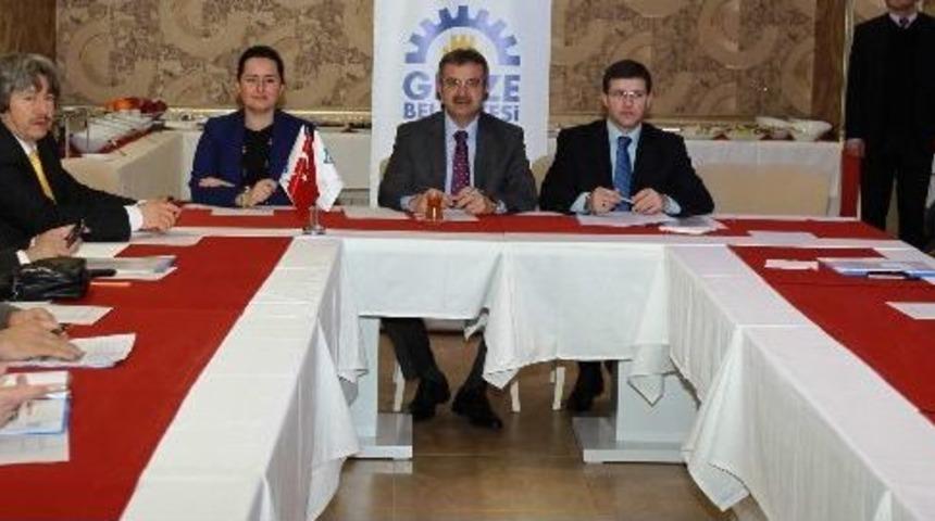 K&ouml;şker M&uuml;d&uuml;rleri Topladı