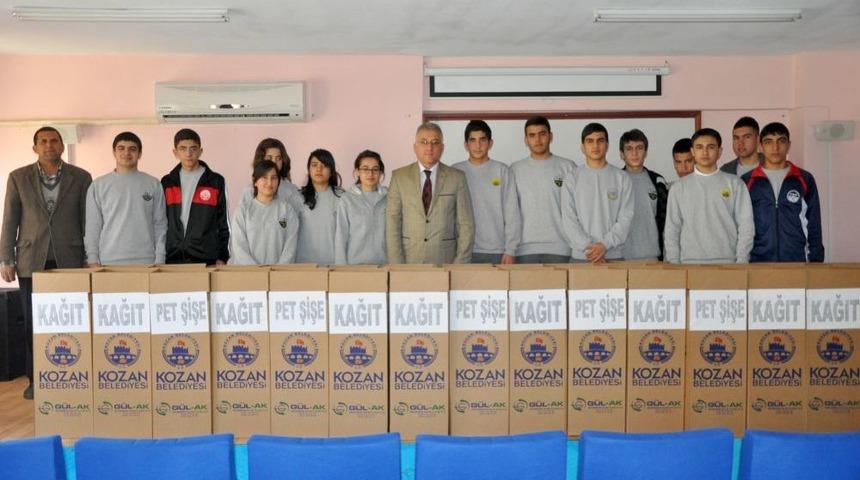 Kozan&rsquo;da Okullara Geri D&ouml;n&uuml;ş&uuml;m Kutusu Dağıtıldı