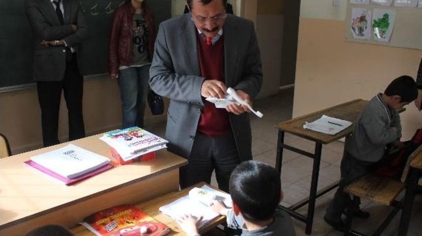 Yalım Belediyesi &Ouml;ğrencilere Diş Macunu Ve Diş Fır&ccedil;ası Dağıttı