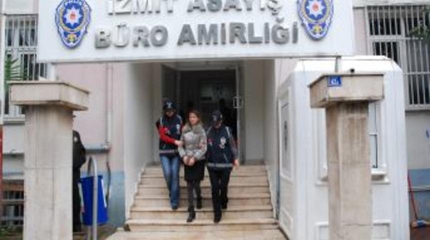 Rus Uyruklu Kadın Turist, ATM'ye Kaptırdığı Kartını Alamayınca Sinirlendi