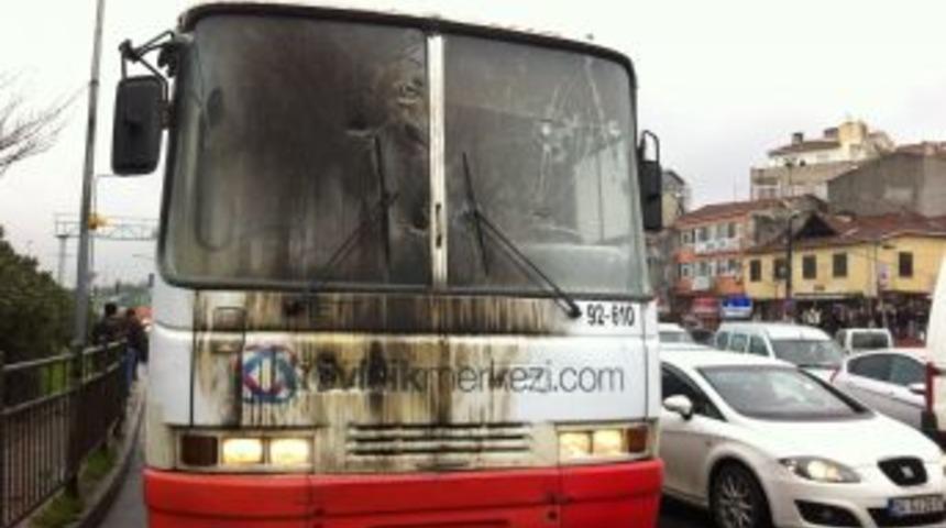 Ter&ouml;r yandaşları 2 otob&uuml;s&uuml; yaktı