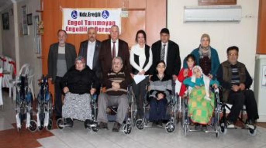 Engel Tanımayan Engelliler Derneği Tekerlekli Sandalyeleri Teslim Etti