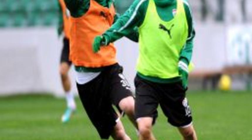 Karaman'dan Defans Ve Arta Saha Oyuncularına Uyarı