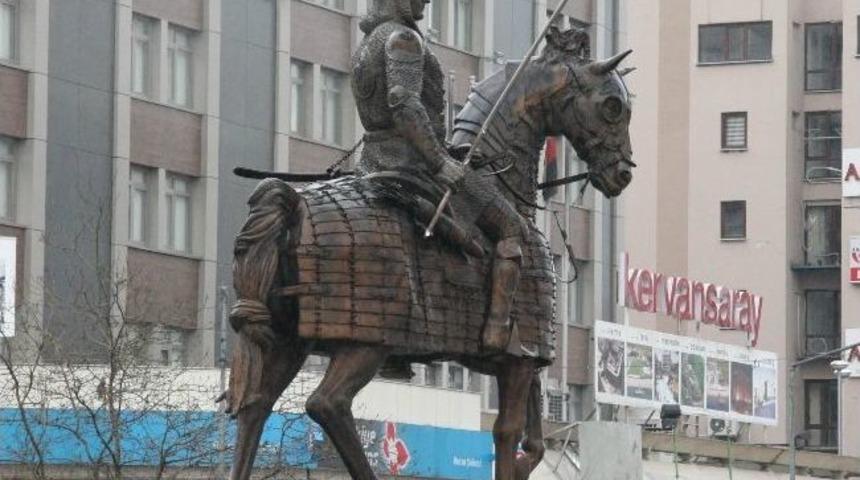 Osmangazi Heykelindeki Mızrağı Kırıp Zarar Verdi