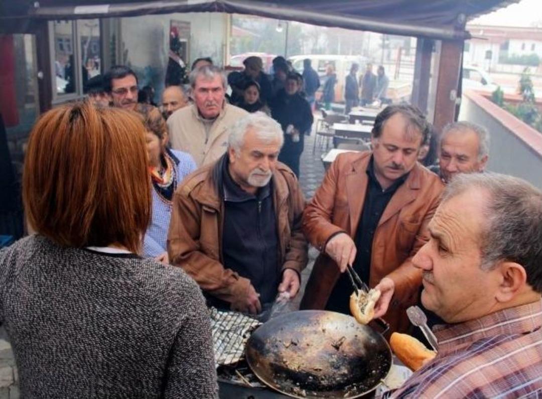 Hamsi Şenliğinde 1 Ton Hamsi Dağıtıldı