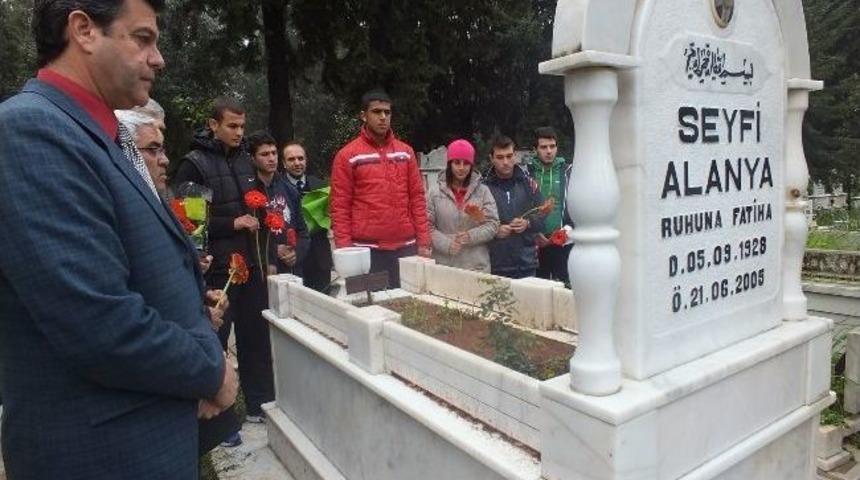 Seyfi Alanya Mezarı Başında Anıldı