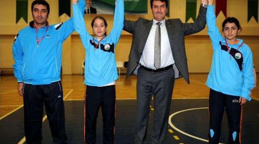 Rekortmen Atletlere Bir Altın Da Başkan D&uuml;ndar&rsquo;dan