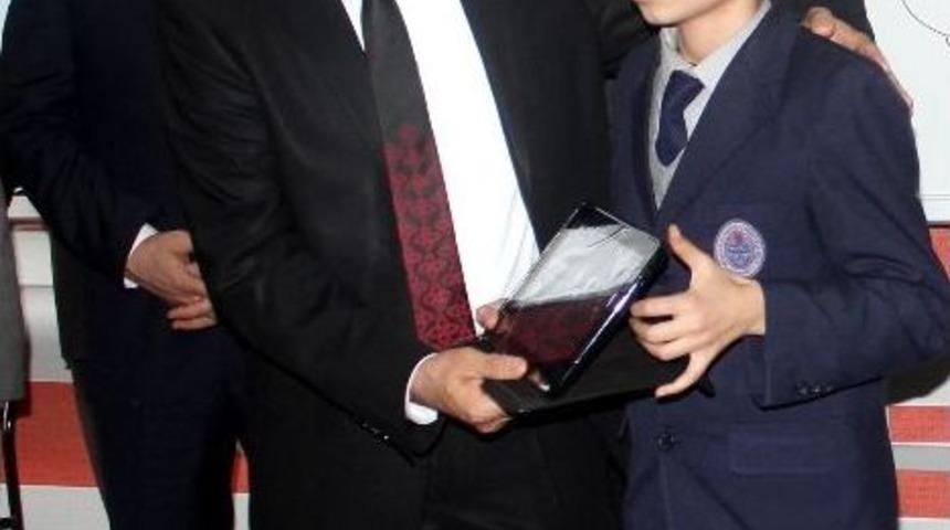 &Ccedil;ankırı&rsquo;da &Ouml;ğrencilere Tablet Bilgisayar Dağıtıldı