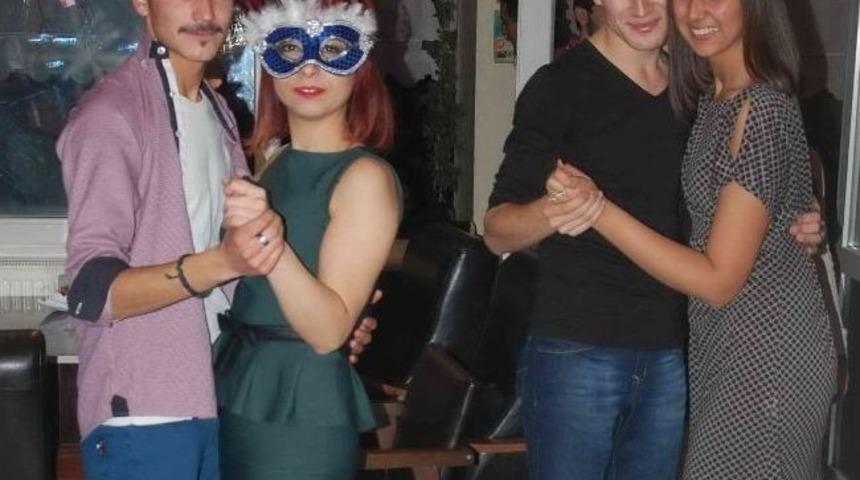 G&ouml;rme Engelli Şarkıcı Sevgililer G&uuml;n&uuml;nde S&ouml;yledi