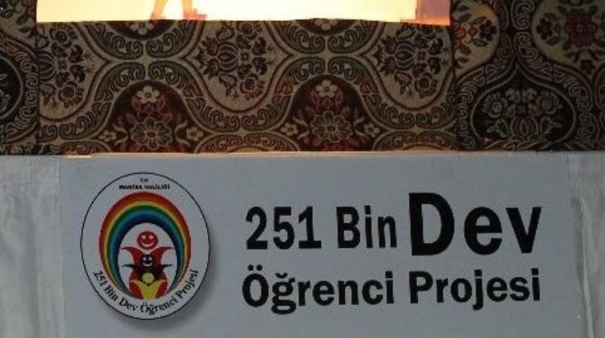 Hacivat İle Karag&ouml;z &Ccedil;ocukları Eğlendirdi