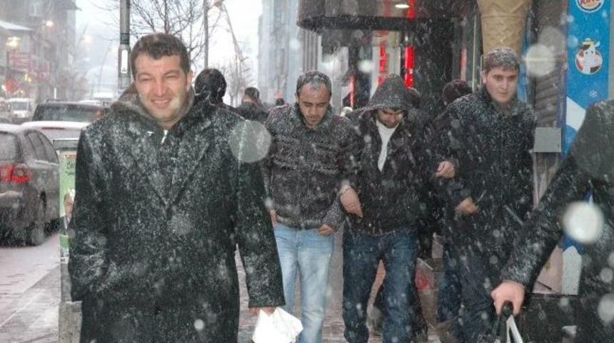 Erzurum&rsquo;da Kar Yağışı