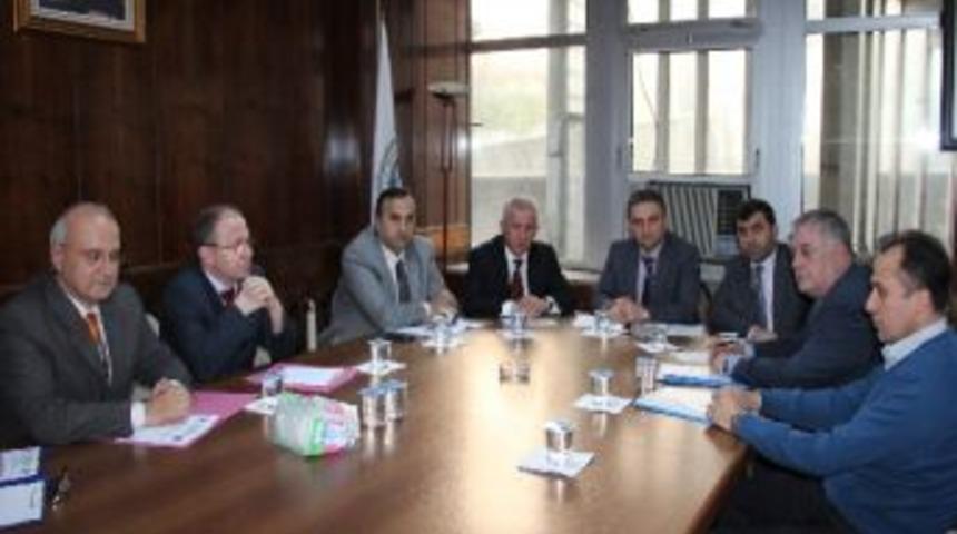 Gmis Personeli, Tis Masasında