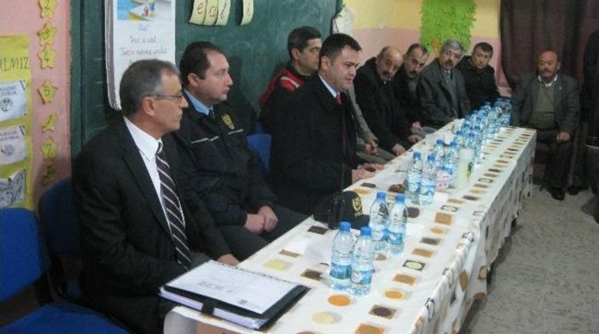 K&ouml;yl&uuml;leri Kaymakam İkna Etti