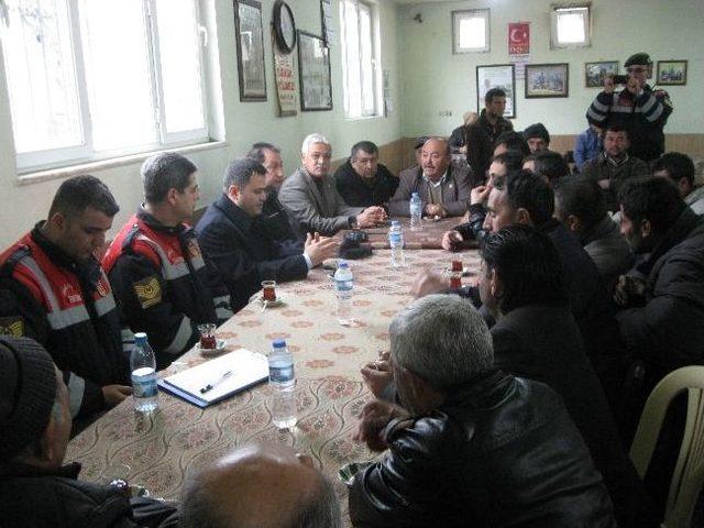 K&ouml;yl&uuml;leri Kaymakam İkna Etti 1