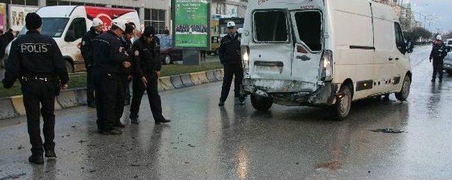 Gaziantep&rsquo;te Trafik Kazası: 4 Yaralı 1