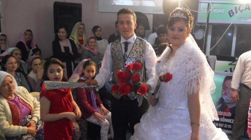 Sevgililer G&uuml;n&uuml;'nde Davullu Zurnalı D&uuml;ğ&uuml;n