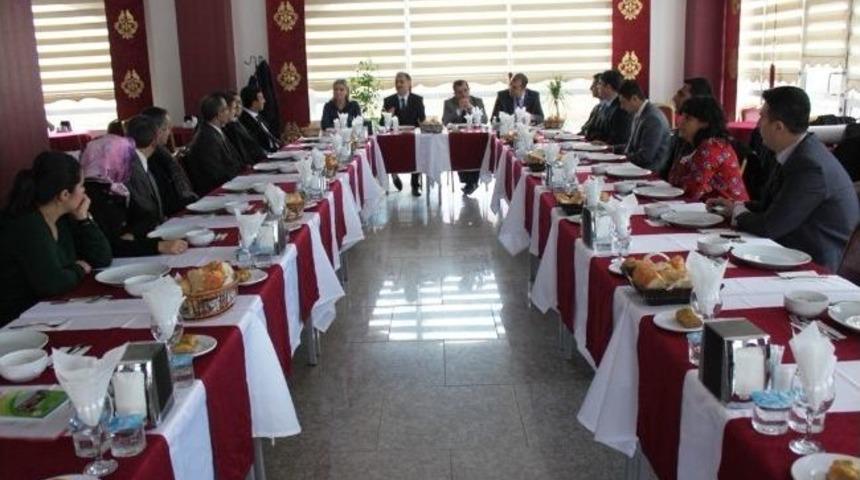 Van&rsquo;da Kız &Ccedil;ocuklarının Okullaşması &Ccedil;alıştayı