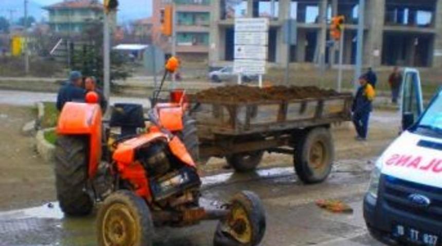 Osmancık'ta TIR Trakt&ouml;r&uuml; Bi&ccedil;ti; 1 Ağır Yaralı