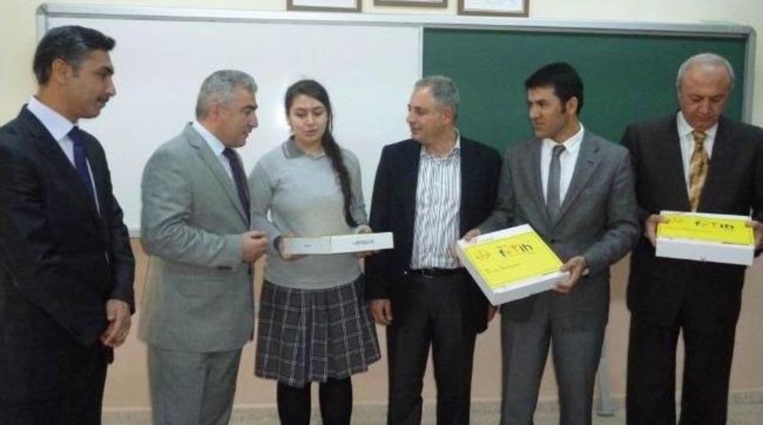 Tablet Bilgisayarlar Dağıtıldı